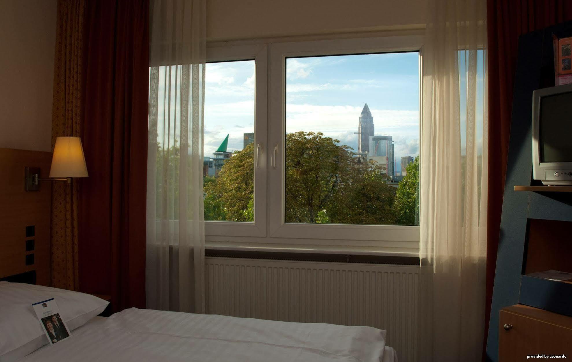 Hotel Plaza Франкфурт на Майн Стая снимка
