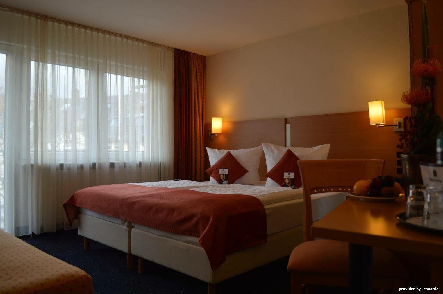 Hotel Plaza Франкфурт на Майн Екстериор снимка